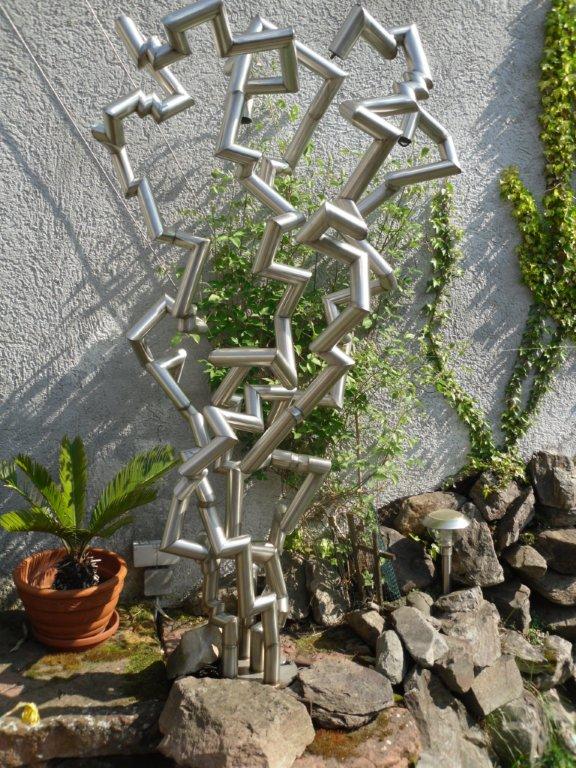 http://creativmetall-modritsch.de/Originale/skulptur.JPG